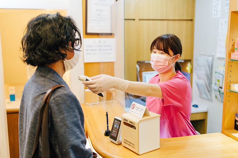 院内のあらゆる場所でアルコール除菌実施